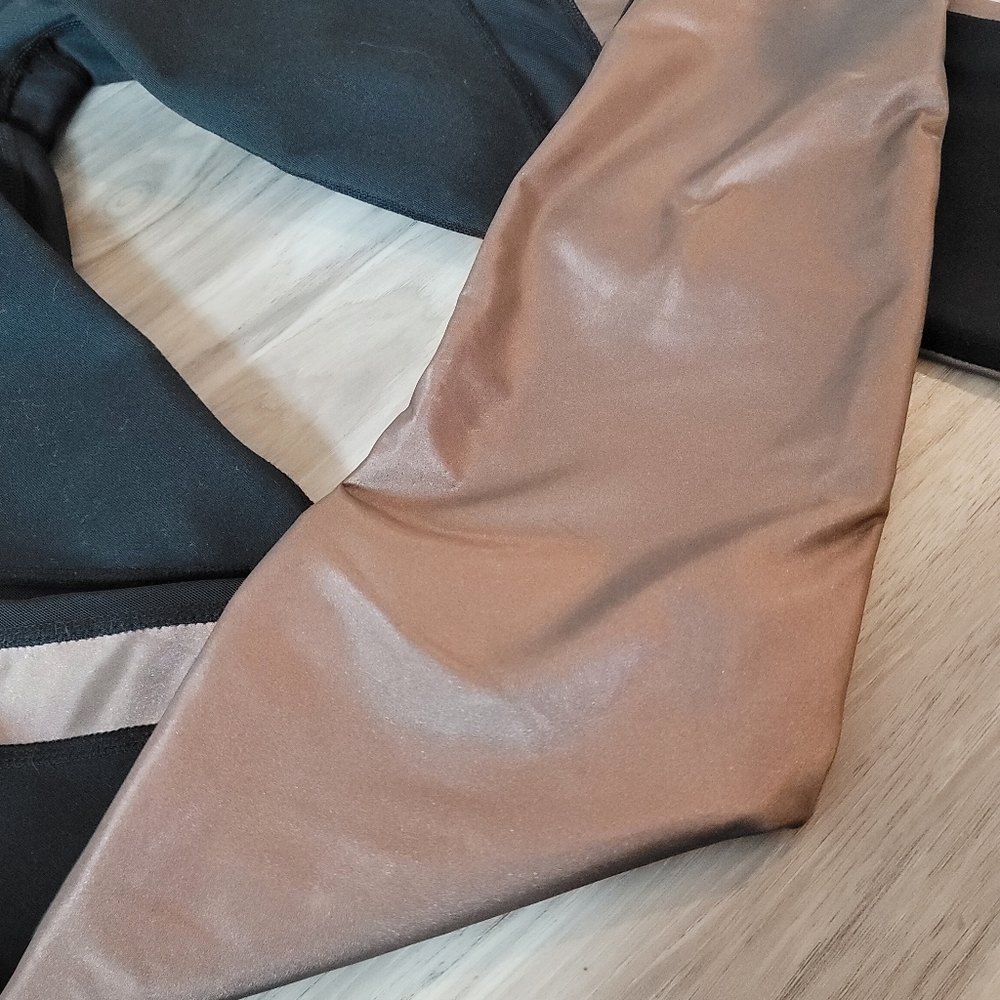 Fabletics legging - Picture 2 of 3